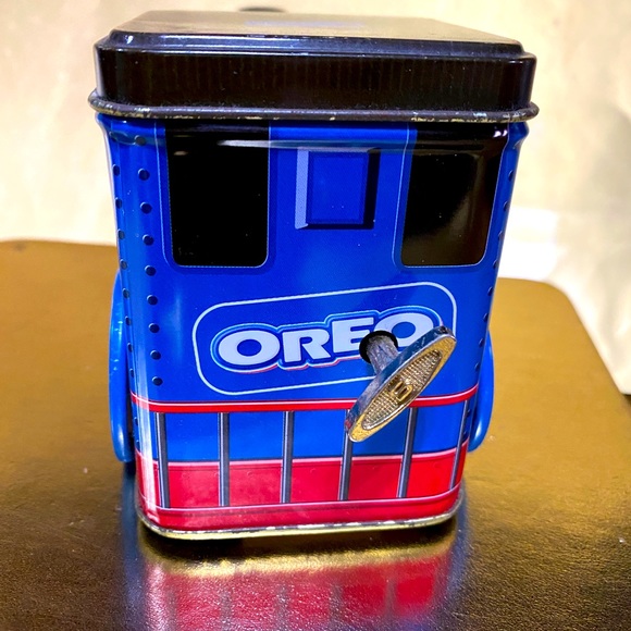 OREO TIN TRAIN VTG 1997 KEY & MUSIC BOX INSIDE PLAYS IT’S A SMALL WORLD NABISCO - Picture 4 of 13